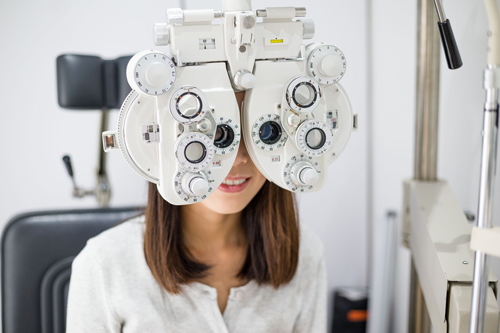 Woman taking comprehensive eye exam